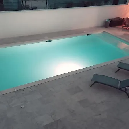 Moderne Avec Piscine Villa Monteux
